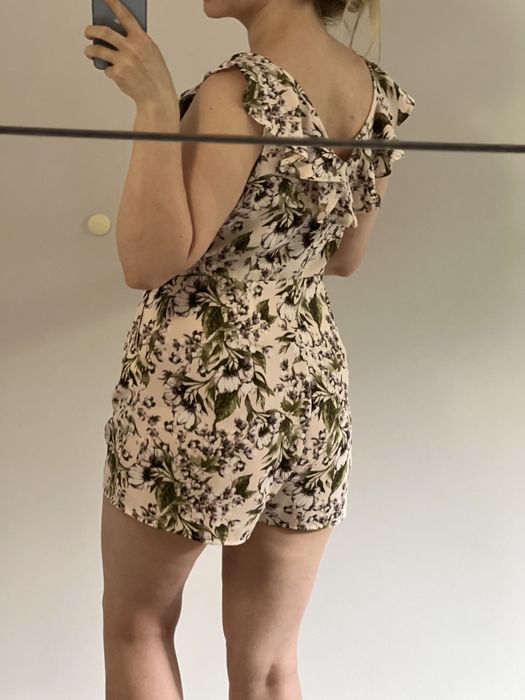 Kombinezon w kwiaty Stradivarius