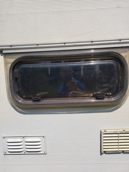 Delta 590 -4 przyczepa kempingowa szyba okno zaczep drzwi lodówka