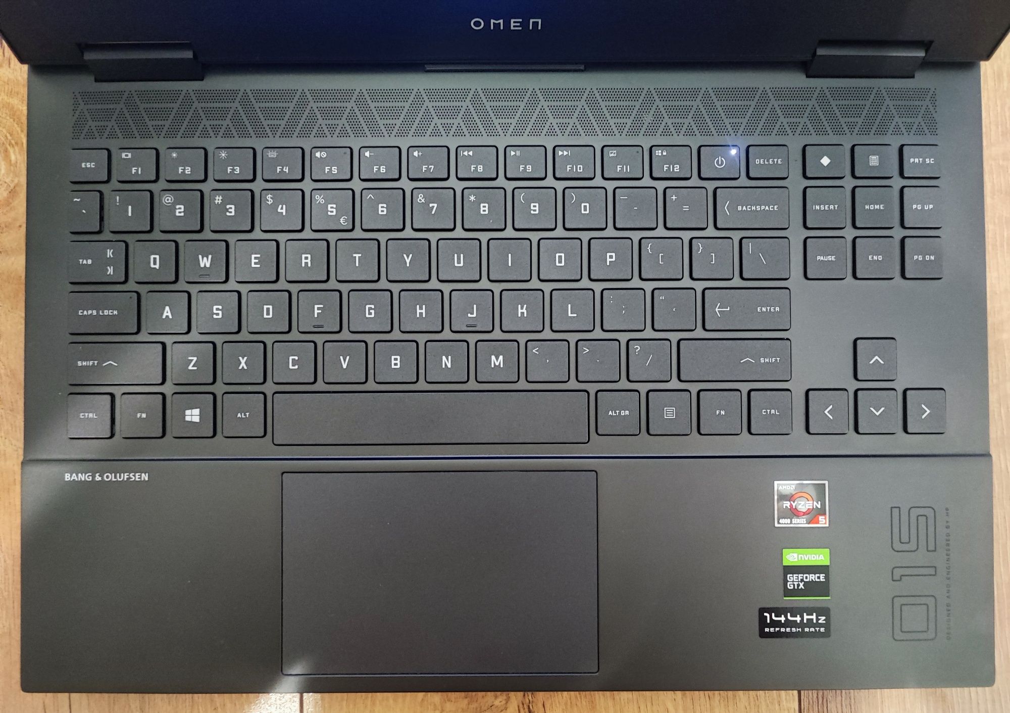 Laptop HP OMEN 15 Ryzen 5-4600H 16GB GTX 1660Ti 144Hz