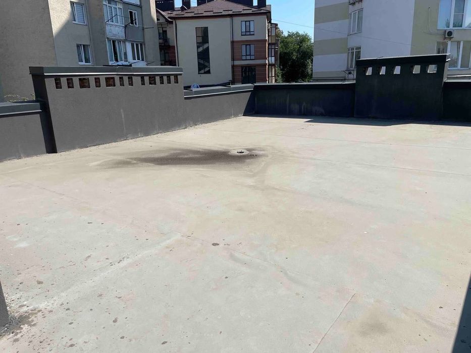 Здається в оренду офісне приміщення 30 м2 з терасою 100 м2 біля озера