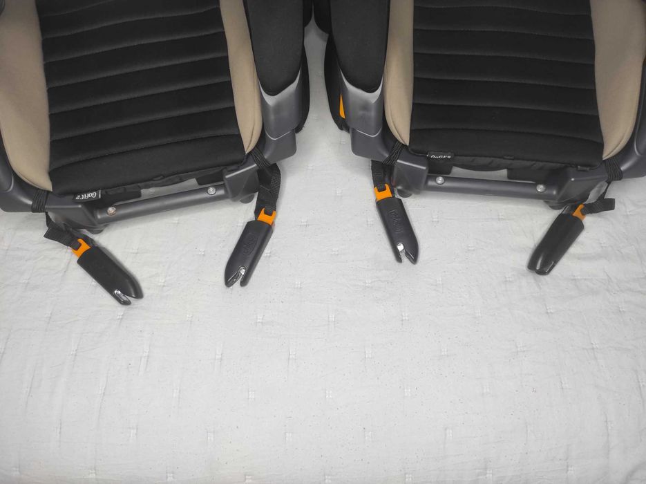 Автокрісло-бустер Chicco GoFit Plus гарний стан!