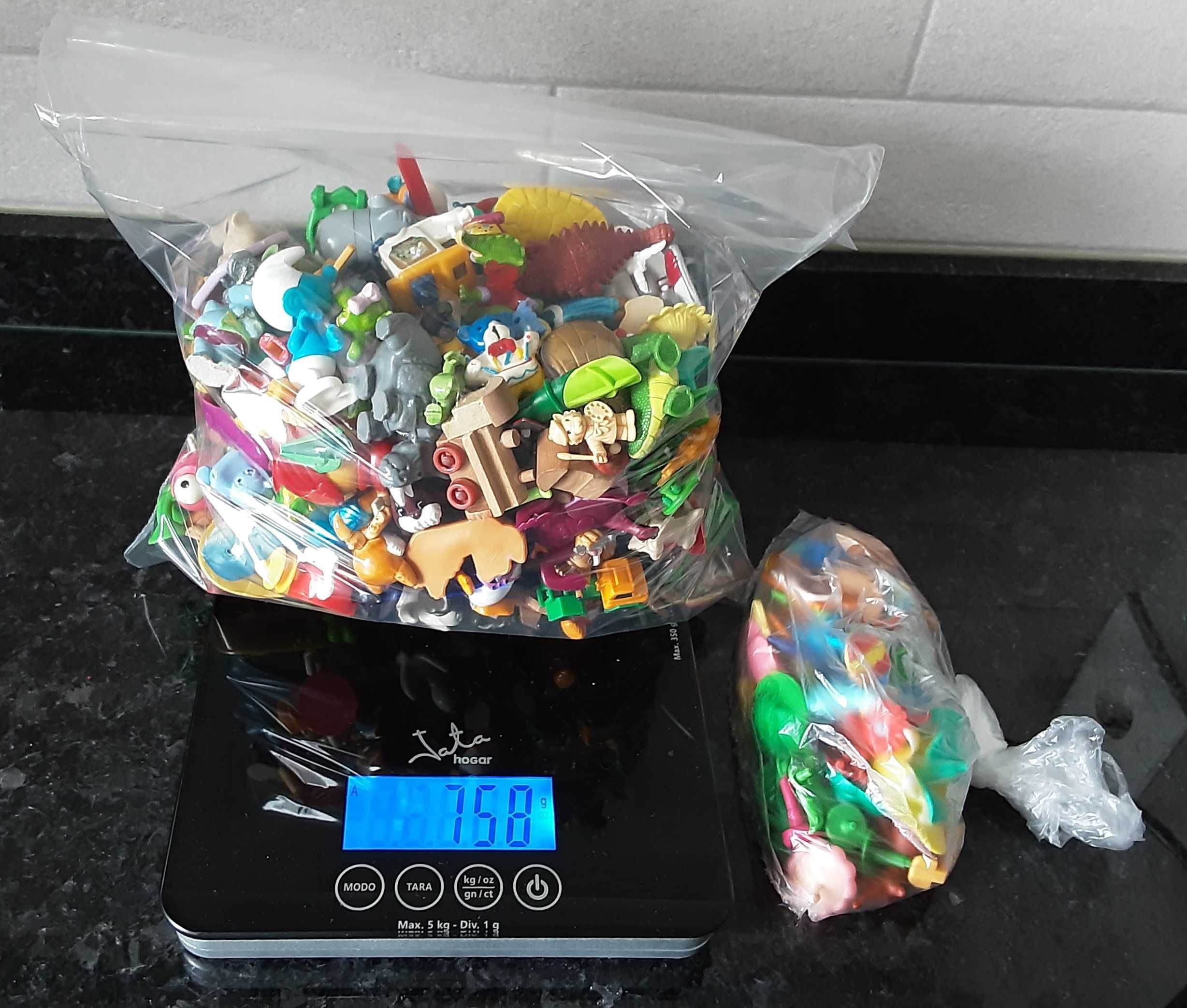 Lote de 750 gr de Brinquedos/Brindes Colecionáveis - Anos 90/2000