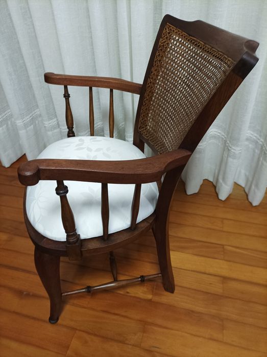 Cadeirão antigo restaurado estilo D Maria