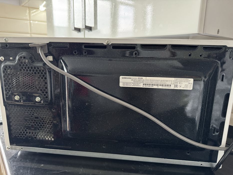 Мікрохвильовка Samsung ME81KRW