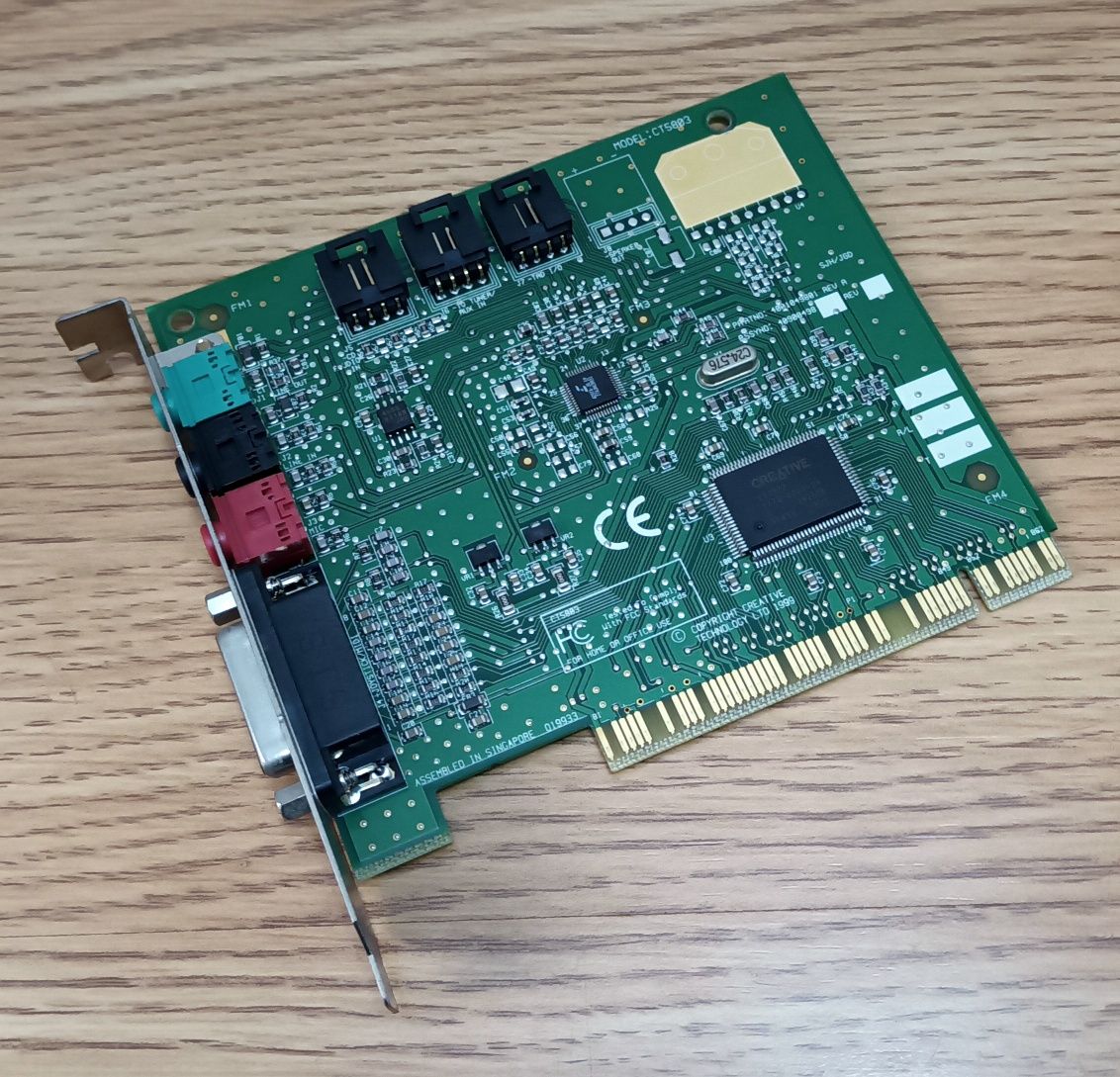 Placa de som antiga Creative Labs Sound Blaster 16 PCI CT5803