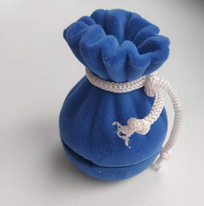 Nowe pudełko na biżuterię