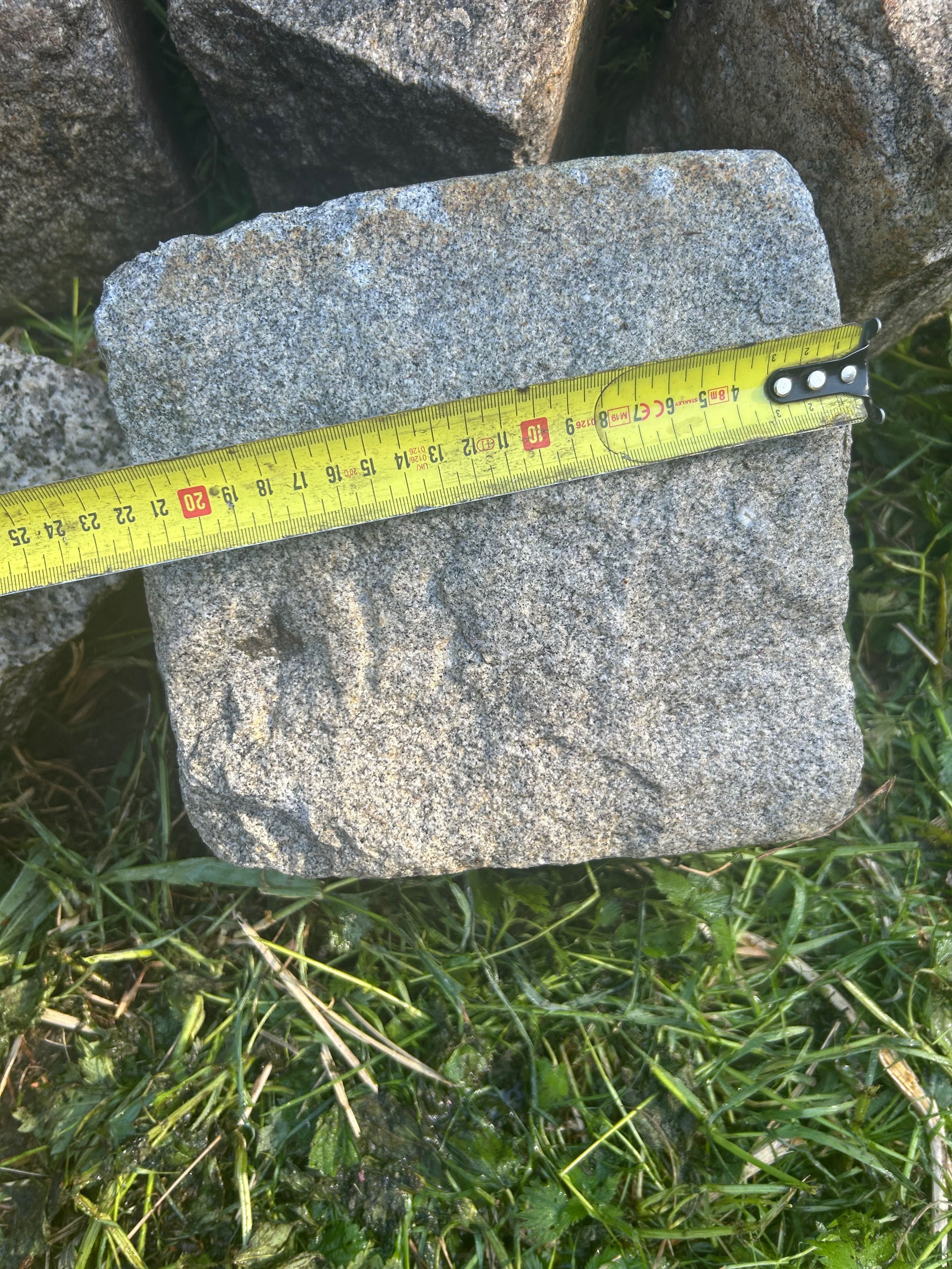 Kamienie granitowe