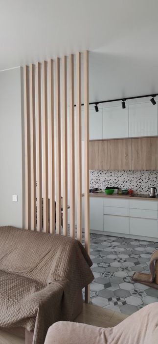 Перегородка зонування, рейки на стіну