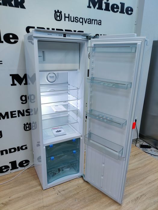 Встраиваемый цельный холодильник Miele™ К37282іDF+морозилка. 2019 год