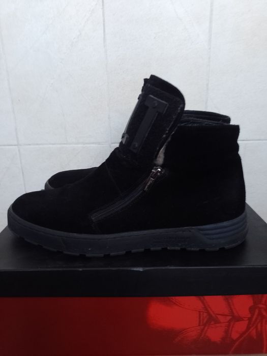 Зимние замшевые ботинки