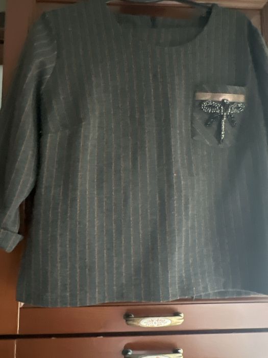 Костюми трикотажні з спідницею та інший з сукнею