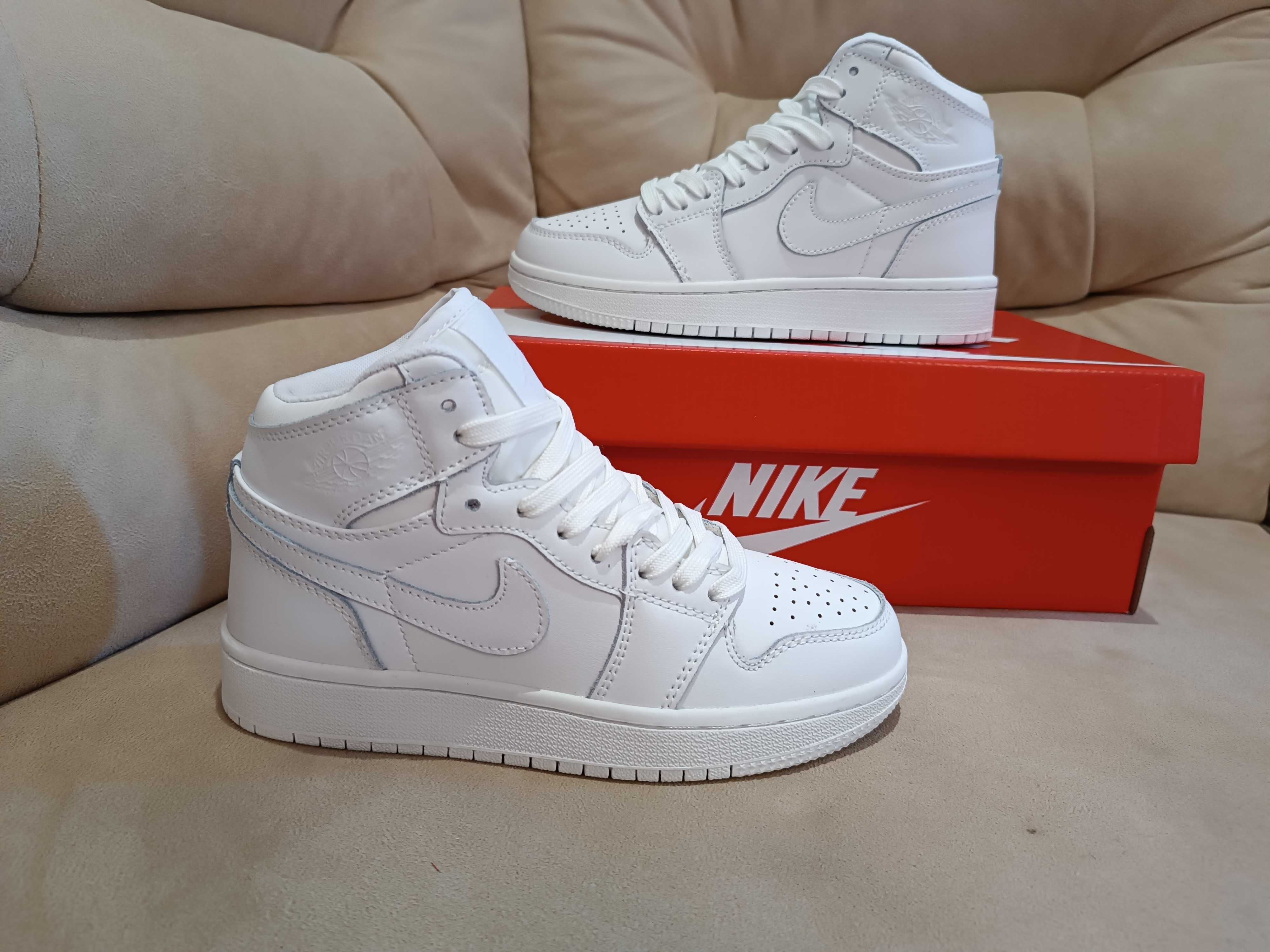 Жіночі кросівки Nike Air Jordan R1 (Нат.шкіра) Розродаж!