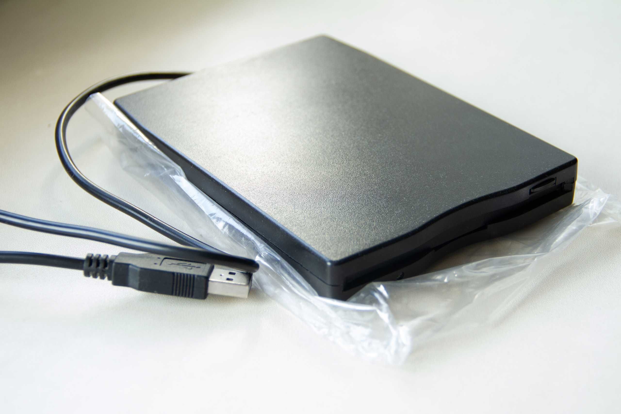 Продам YAMAHA - PSR 550 (+Новый Floppy USB привод +10 новых дискет)