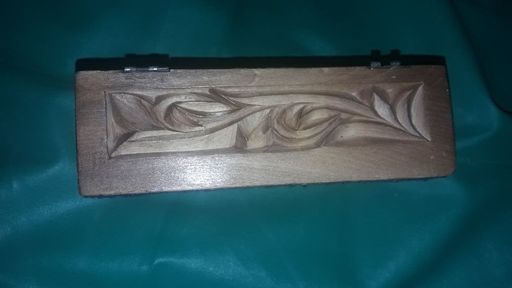 Шкатулка резная ручная работа деревянная лакирированая резьба дереву