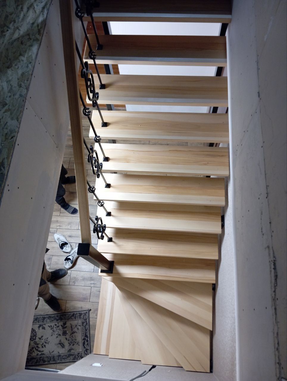 Сходи лофт на металевому каркасі лестница драбина перила сходинки