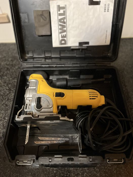 Serra tico tico dewalt 333K