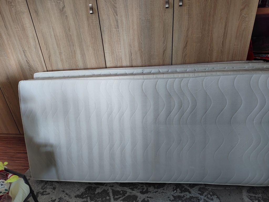 Materac sprężynowy 200x90 (dostępne 2 szt)