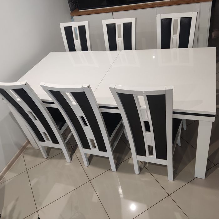 Stół do jadalni plus krzesła