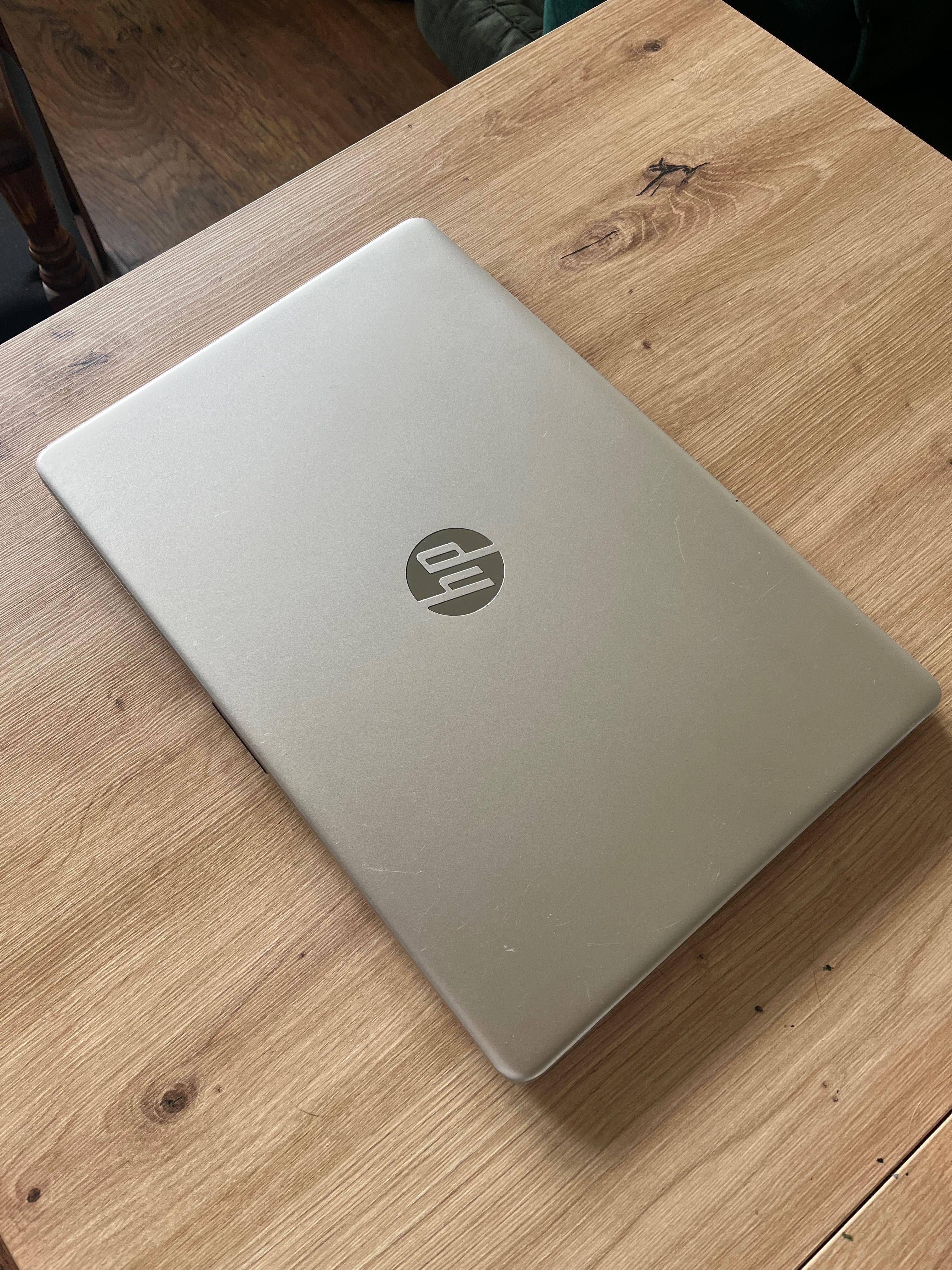 Laptop HP 15s fq2011nw złoty