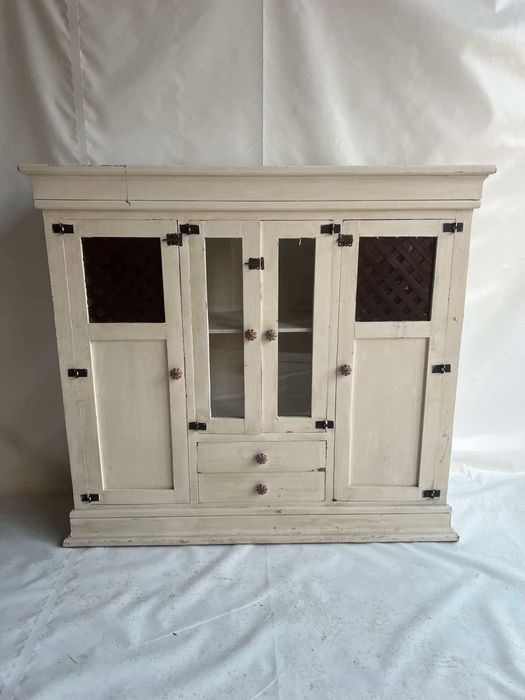 Komoda - witryna z litego drewna