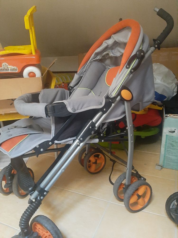 Carrinho de bebe cinzinto usado , em bom estado