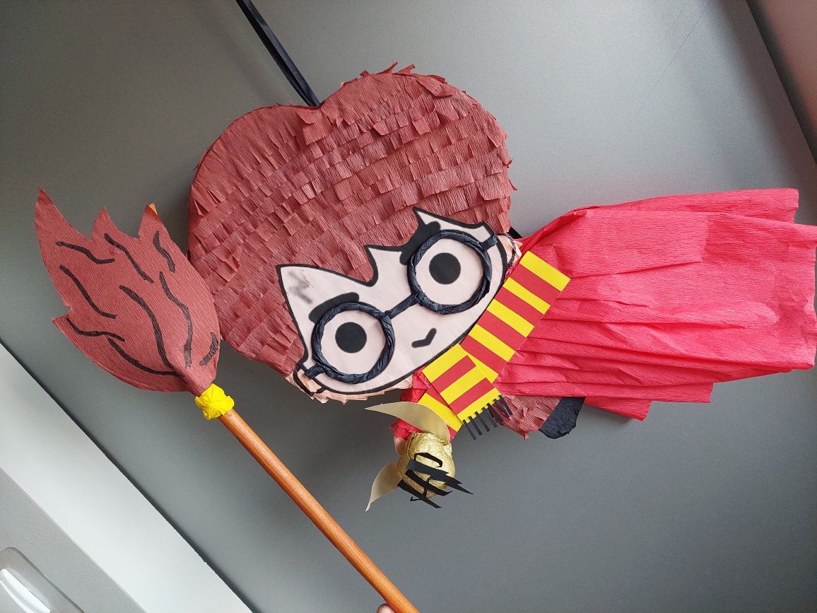 Piniata Harry Potter HP znicz magia 45cm miotła