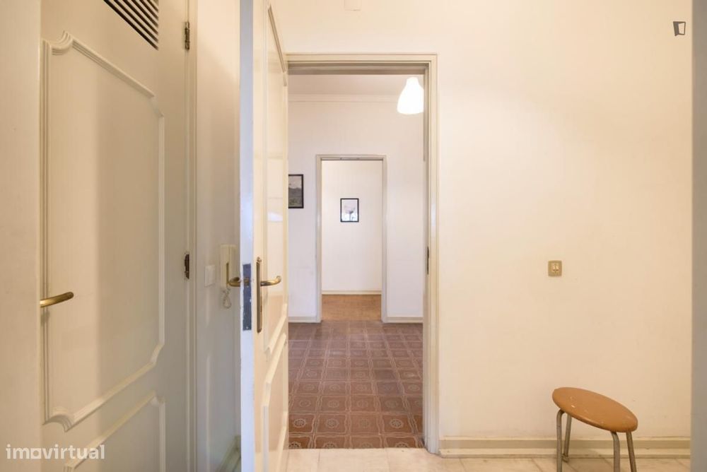 Quarto - localizado em Roma-Areeiro Lisbon