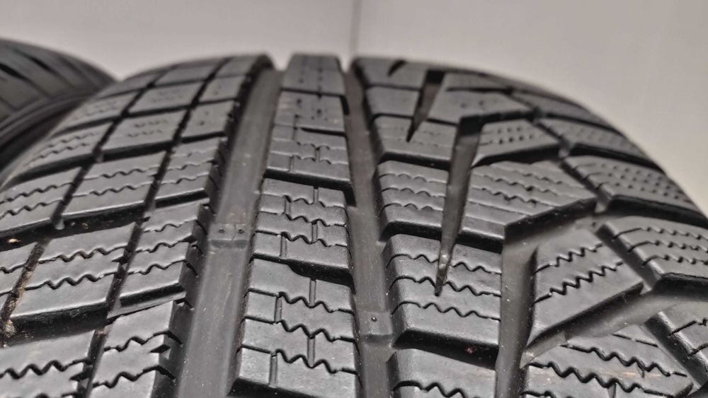 Шини 215/55R18. Hankook Winter. 8,2мм. 225