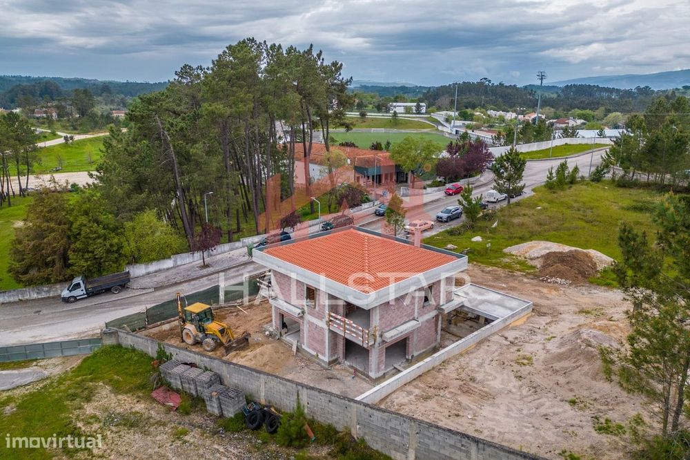 Moradia T4 / Em Construção / Ar Condicionado / Churrasqueira / Ansião