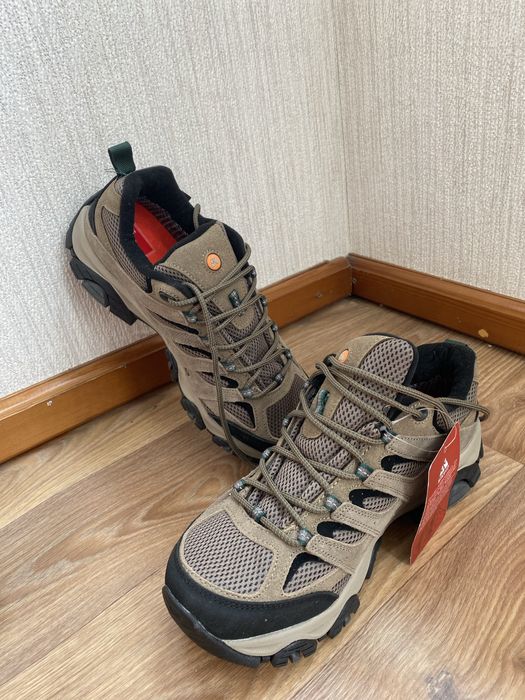 Нові трекінгові кросівки HIKEUP