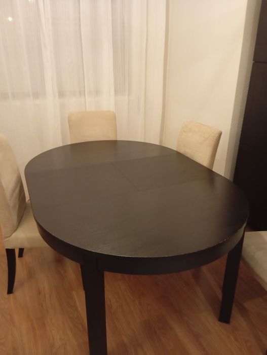 Mesa extensível e 4 cadeiras