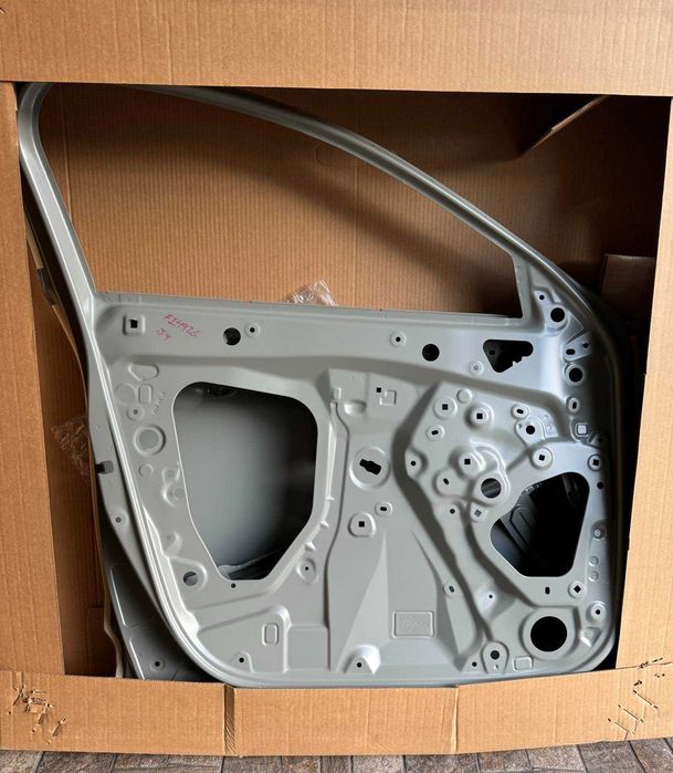 Двері передні  праві Mazda CX-30  нові оригінал