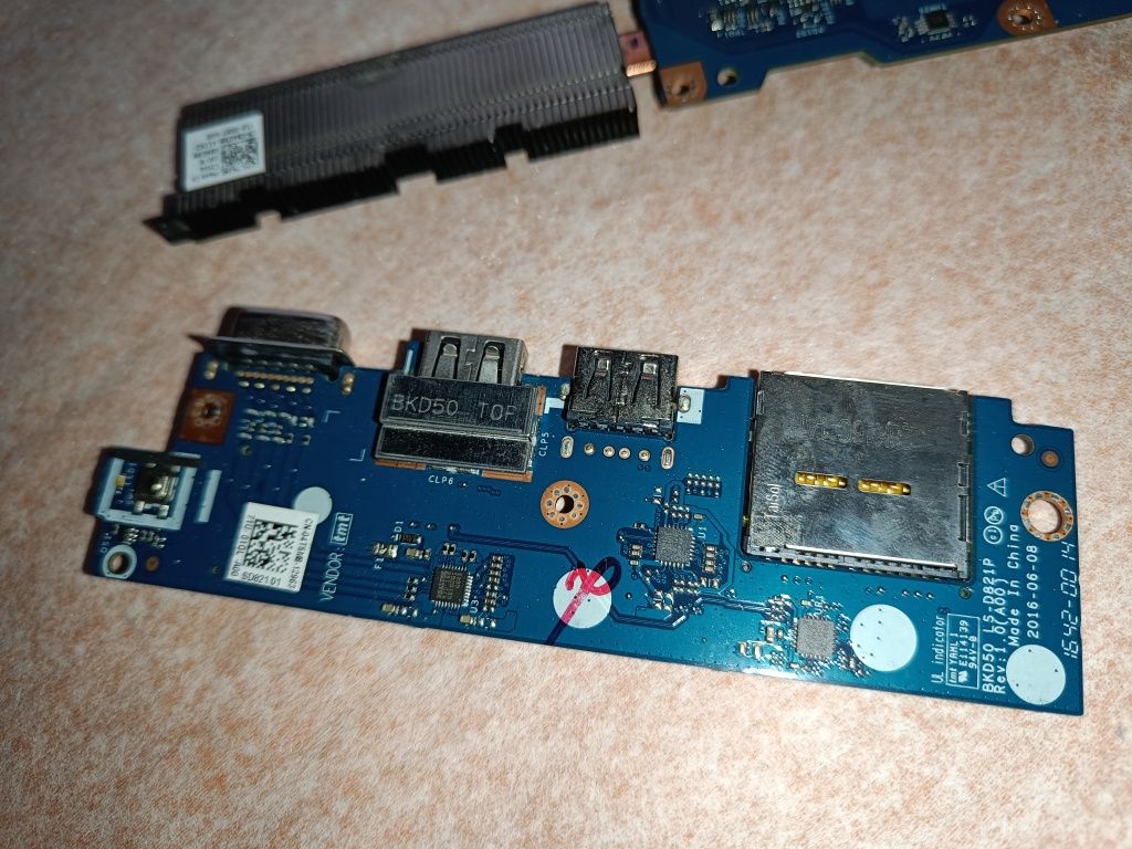 Материнська плата Dell Vostro 5568 P62F i5-7200 неробоча, охолодження