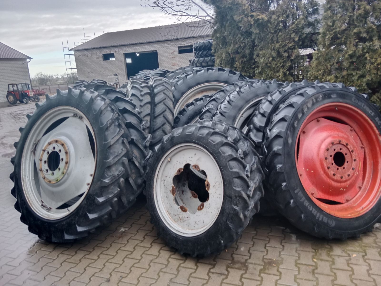 Koła wąskie, międzyrzędzi, John Deere, mf, new holland, Case