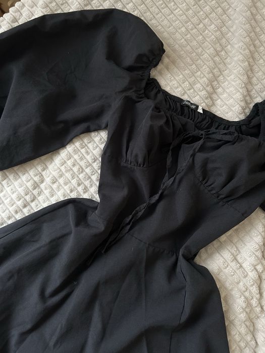 Сарафан чорний, з затяжками на грудях.