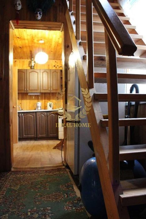 Продам двоповерховий дачний будинок поблизу с.Блиставиця