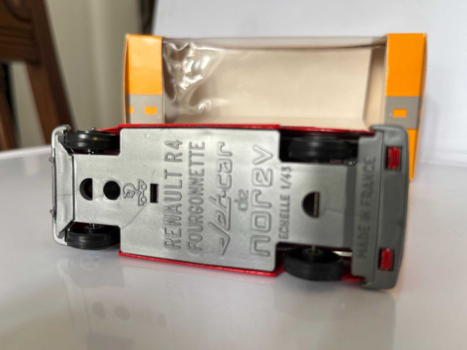 Renault 4 Fourgonnette - CTT Correios de Portugal - esc.1/43