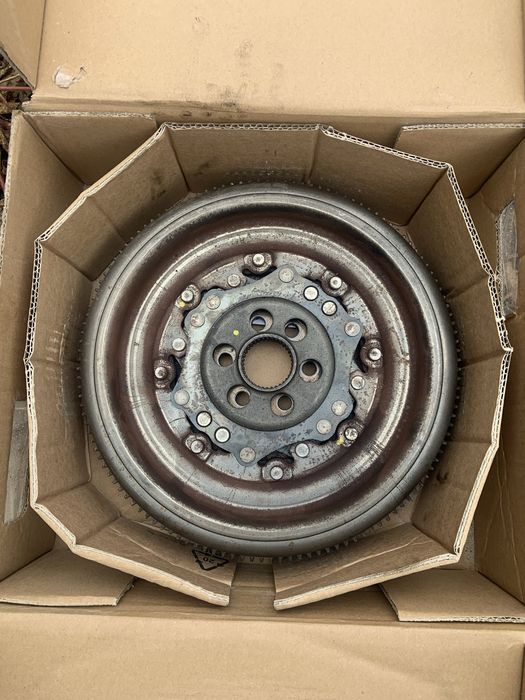 Демпфер,passat b7 2.0 103 kw dsg6(під реставрацію)