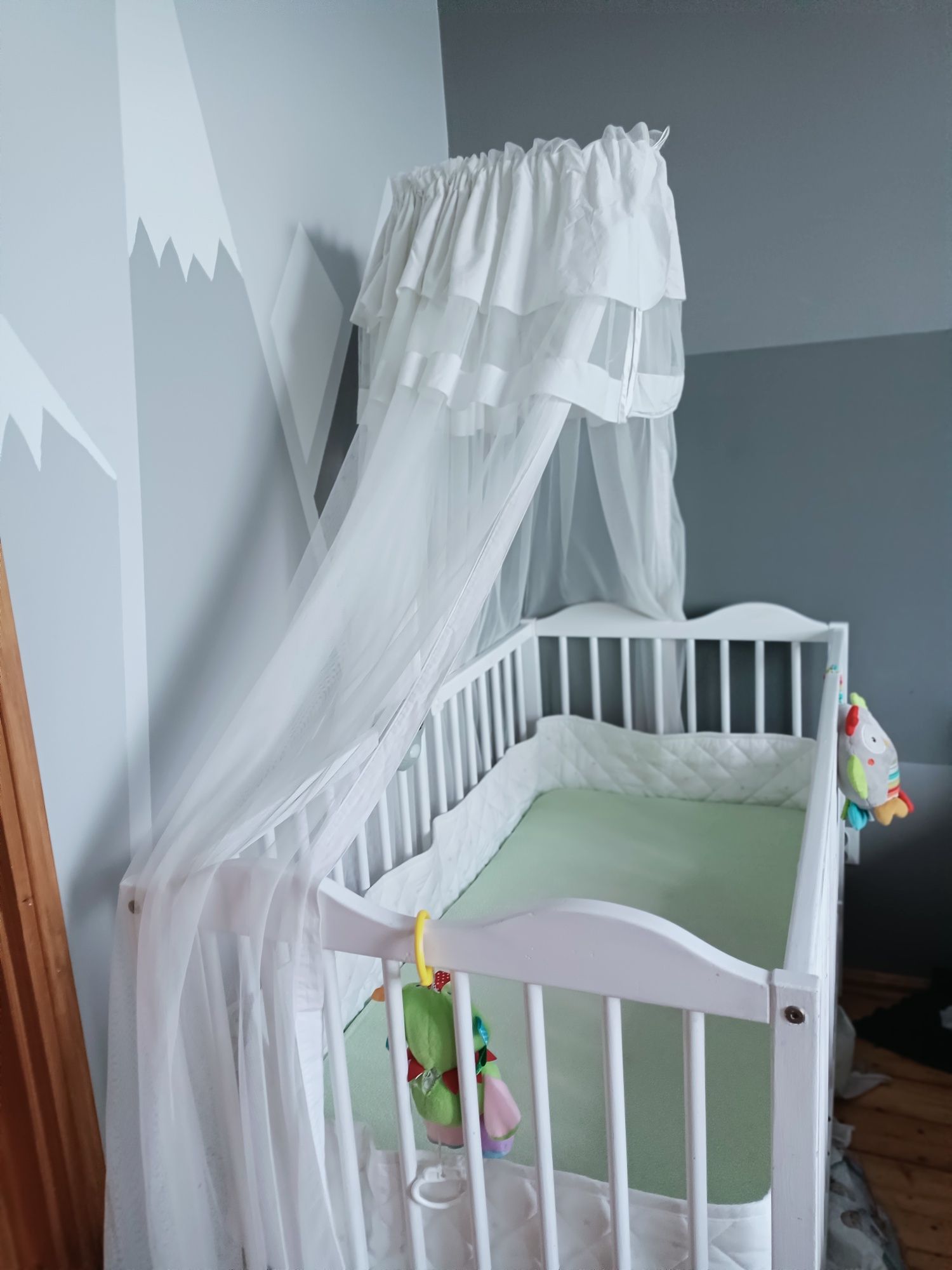 Białe łóżeczko dla dziecka niemowlaka 120x60, materac gratis