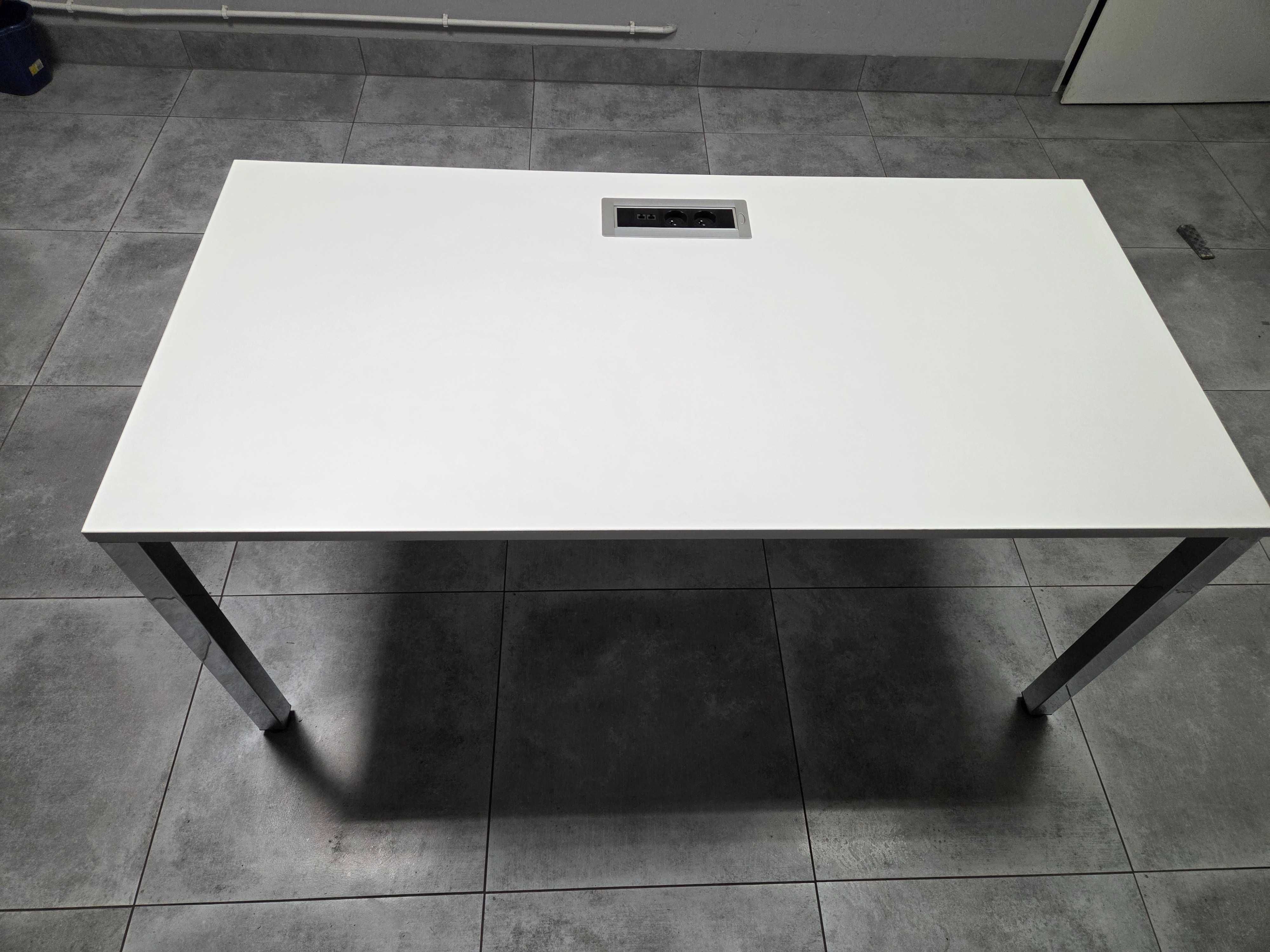 Biurko białe 160x80 + gniazdo przewodów