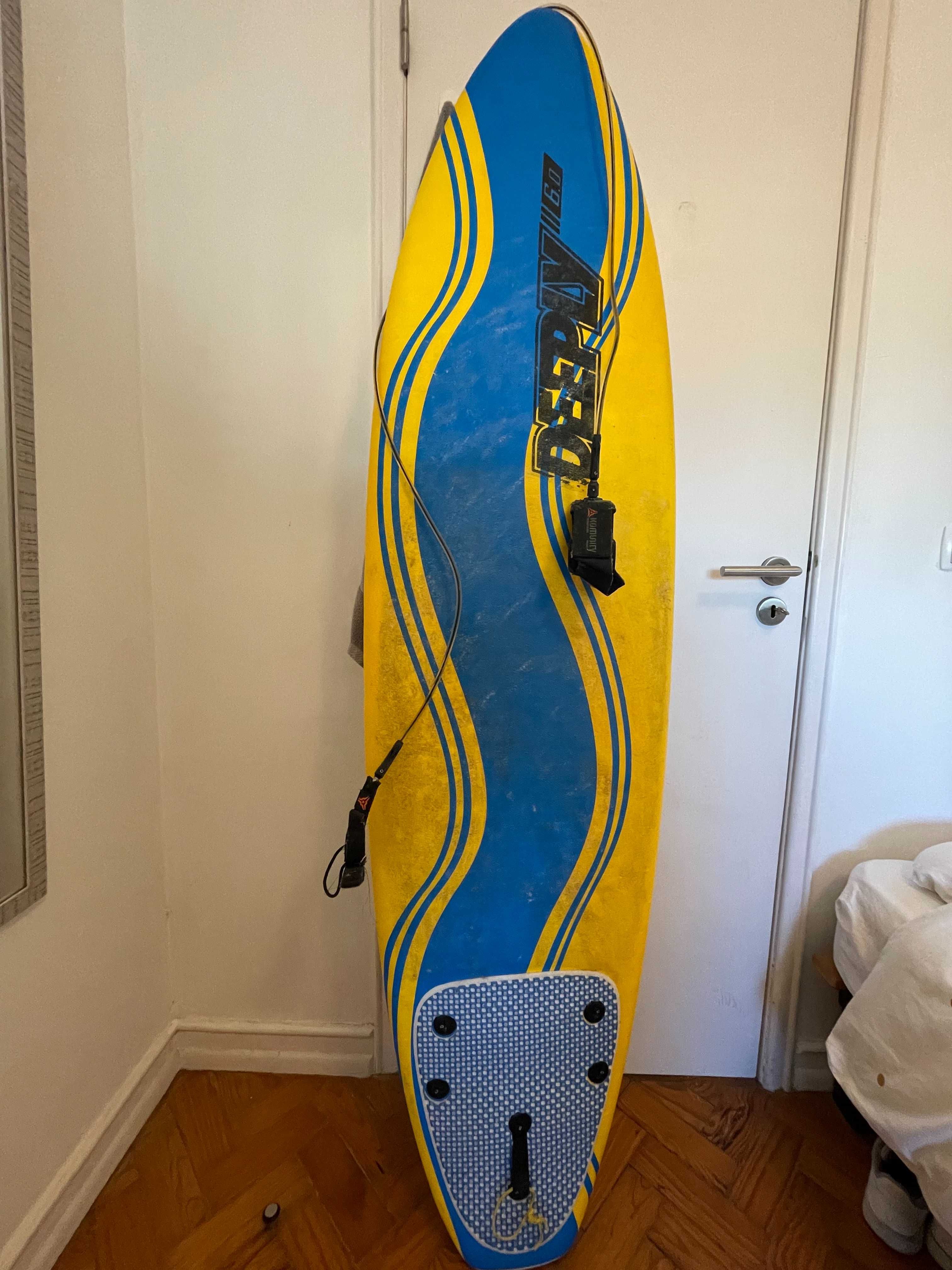 Prancha surf 6' de espuma com capa, quilhas e leash DEEPLY