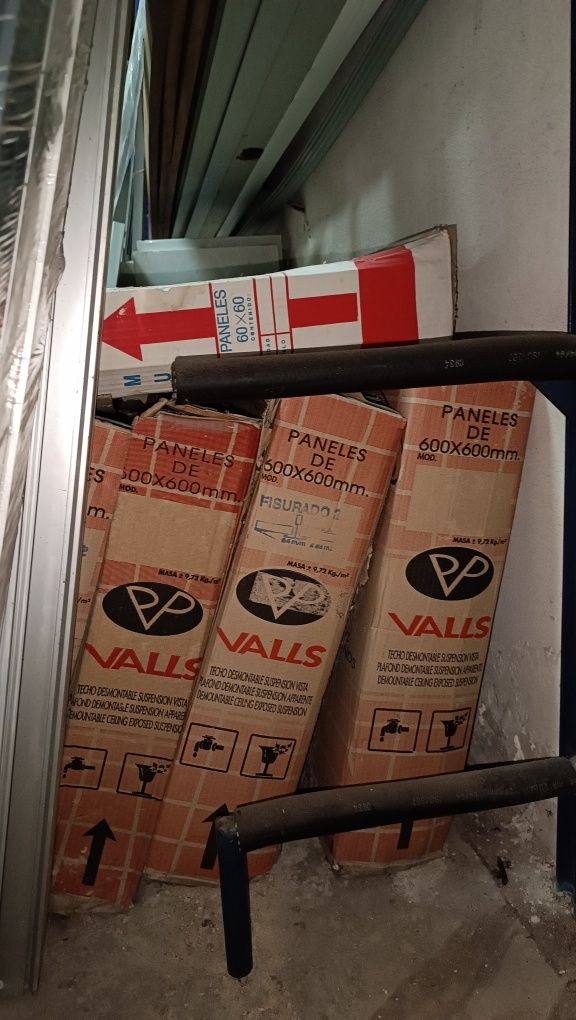 Material variado de montagem de tetos falsos - PARA DESOCUPAR