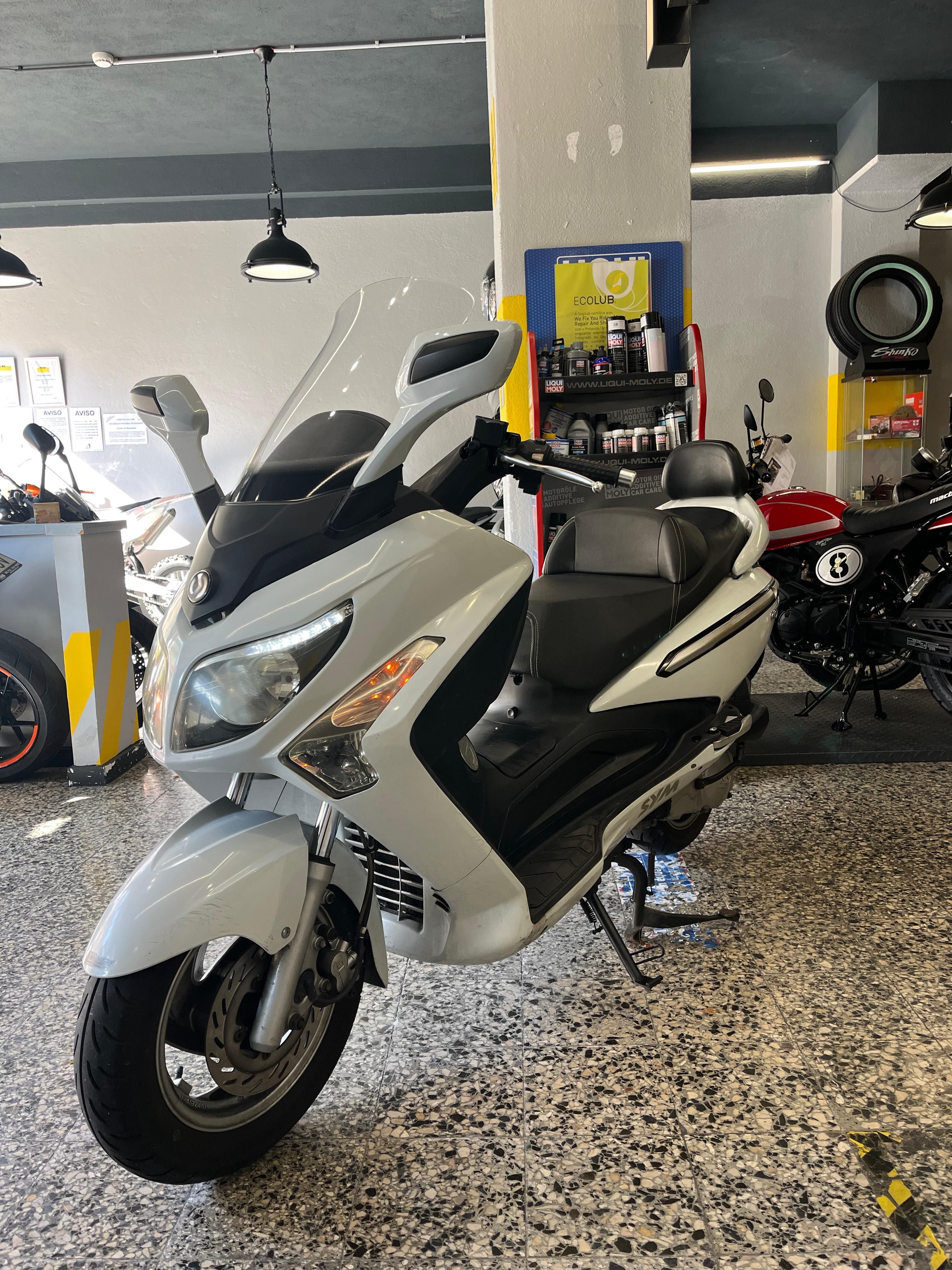 SYM 125 GTS Uma maxi scooter de grande conforto em Óptimo Estado