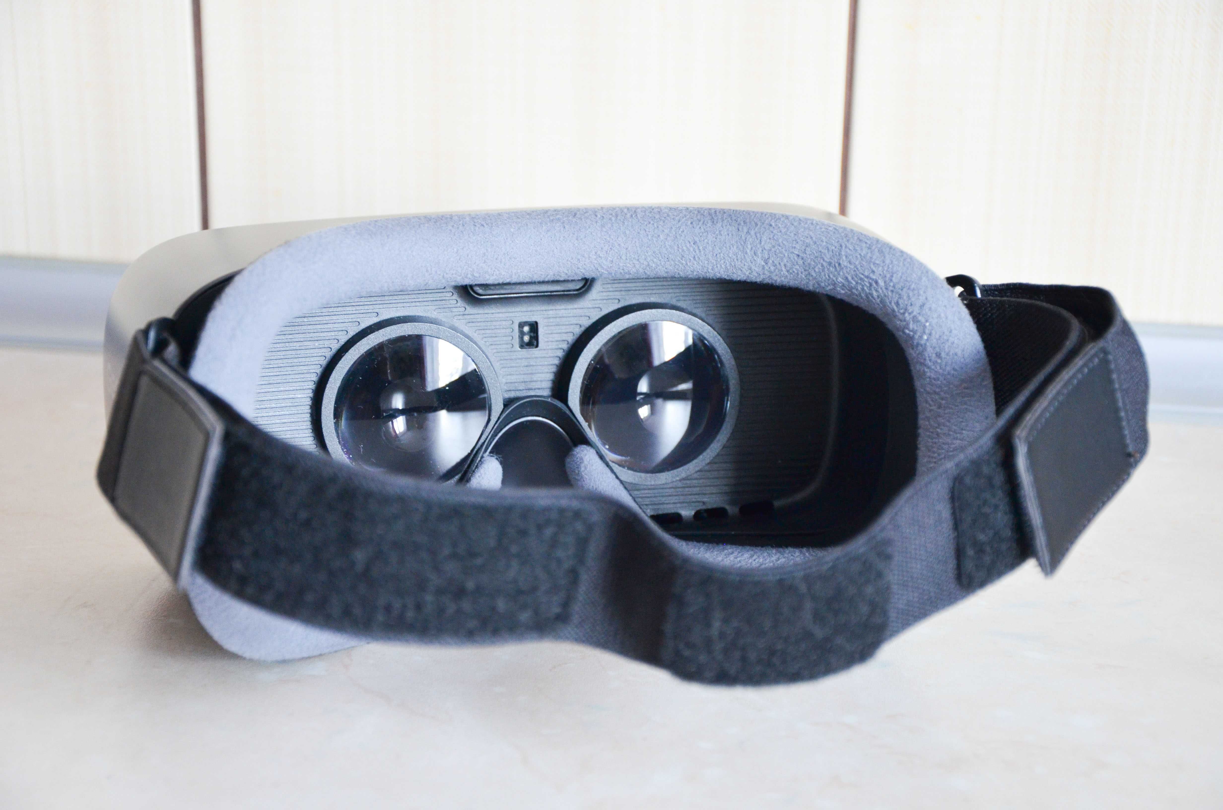 Очки виртуальной реальности Samsung Gear VR SM-R325 with controller