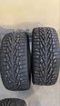 Зимова резина Nokian 215 50 R17