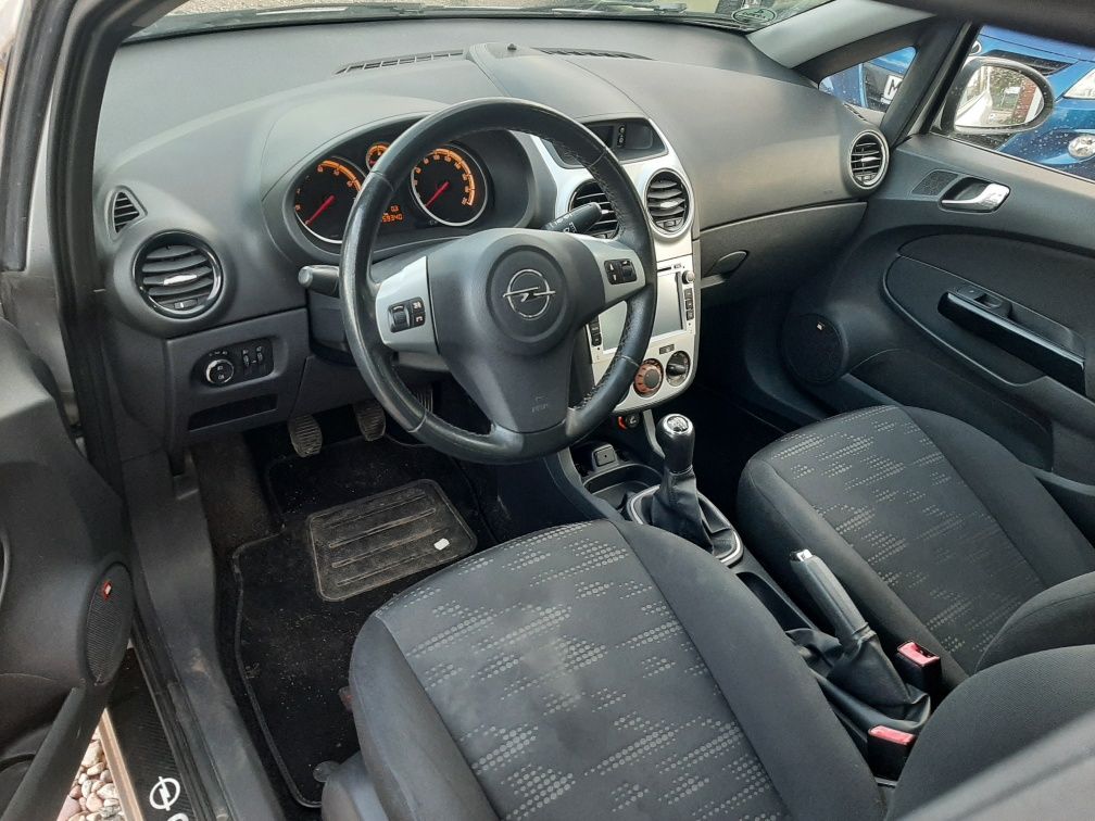 Opel Corsa 1.4 Benzyna – 2012 r. – Zadbana, Gotowa do Rejestracji