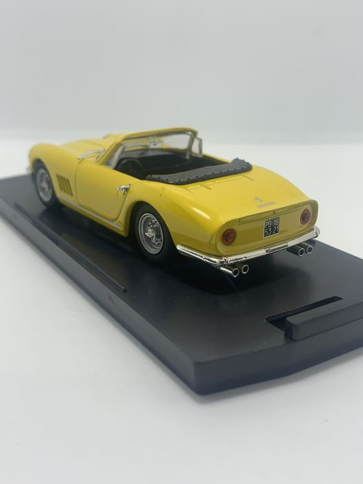 Ferrari 275 GTB/4 Revell Model Box 1:43