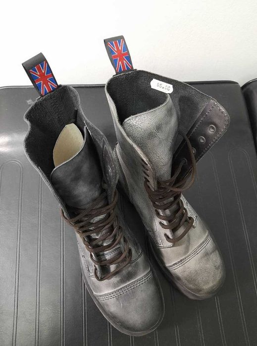 Bota "combat" tamanho 38 ,de cabedal Nevermind NOVA