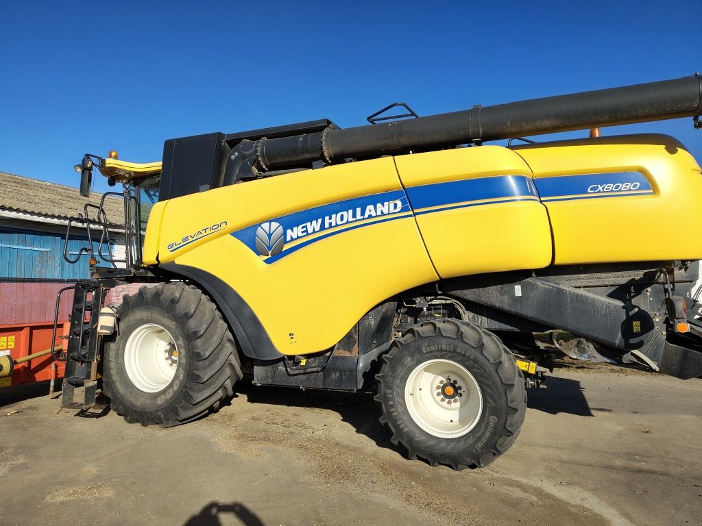 Зернозбиральний комбайн New Holland CX 8080 + 2 жатки та візок