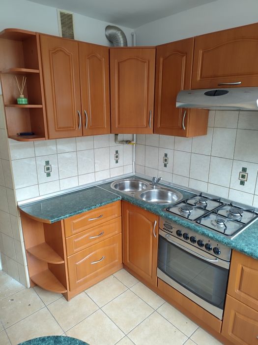 Meble kuchenne z piekarnikiem i płytą  gazową